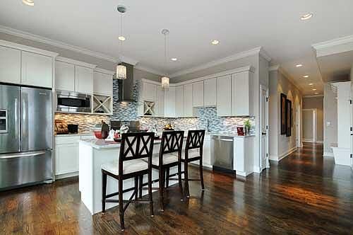 4th image of 4839 N Damen Ave