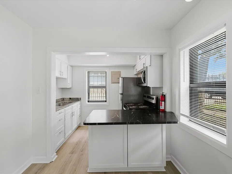306 E 19th St #1B