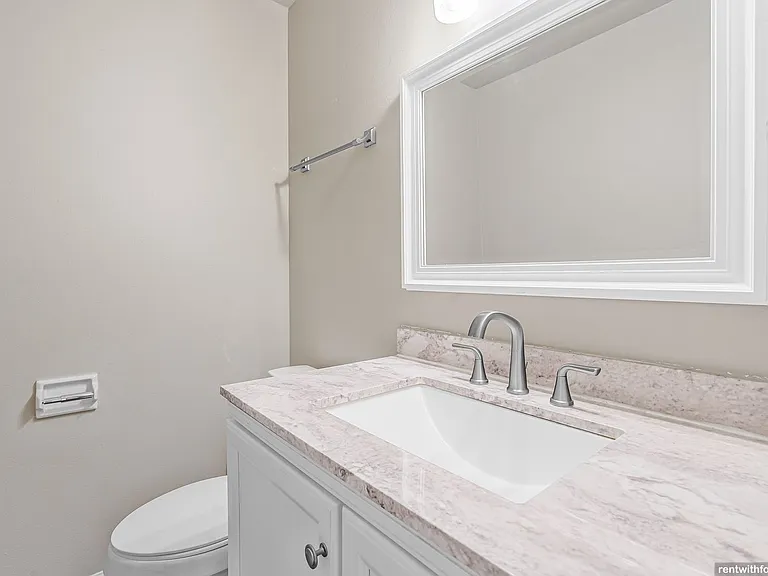 419-1704 N Westfield St — Photo 14