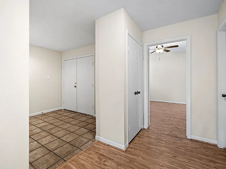 12 Hallmark Dr — Photo 6