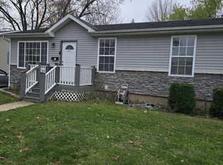 1011 Kingsley Dr, Machesney Park, IL 61115