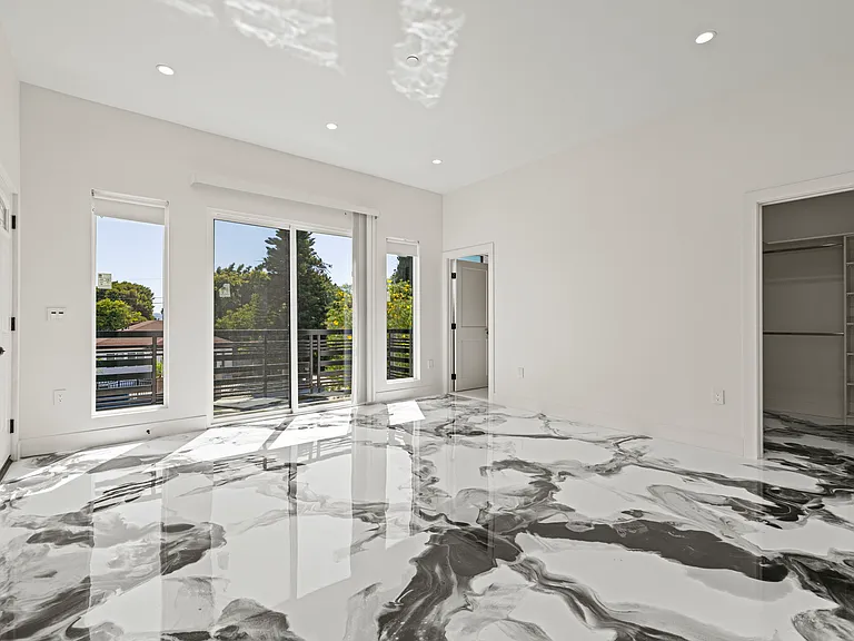 15209 Cohasset St — Photo 44
