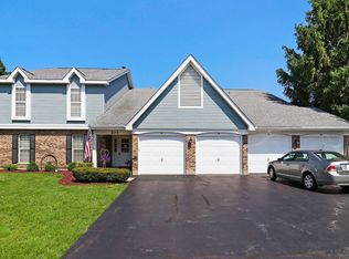 203 N Creekside Trl, McHenry, IL 60050