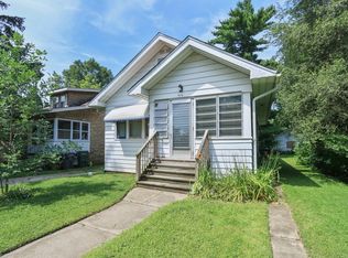 916 N Poplar St, Waukegan, IL 60085