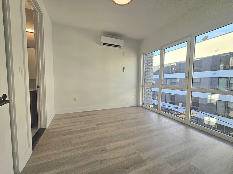 472 Mountainview Ave #204 — Photo 3
