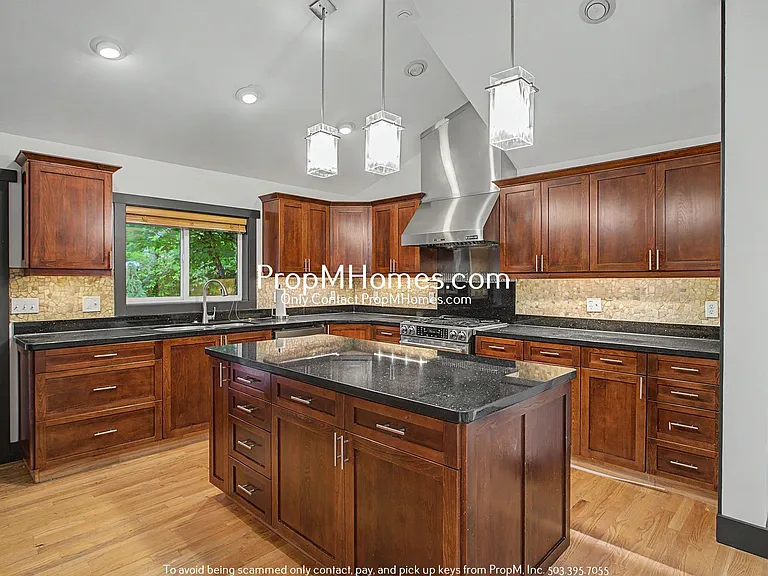 1112 Erickson St — Photo 6