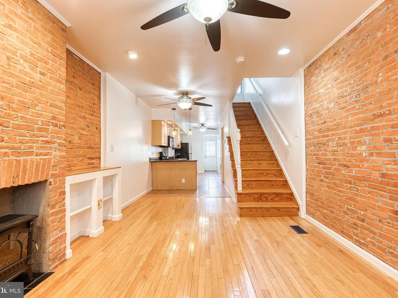 3 bed, 3.5 bath, 1346 sqft, $2,995 — Photo 4