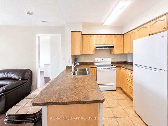 4th image of 3 Ellesmere St #215
