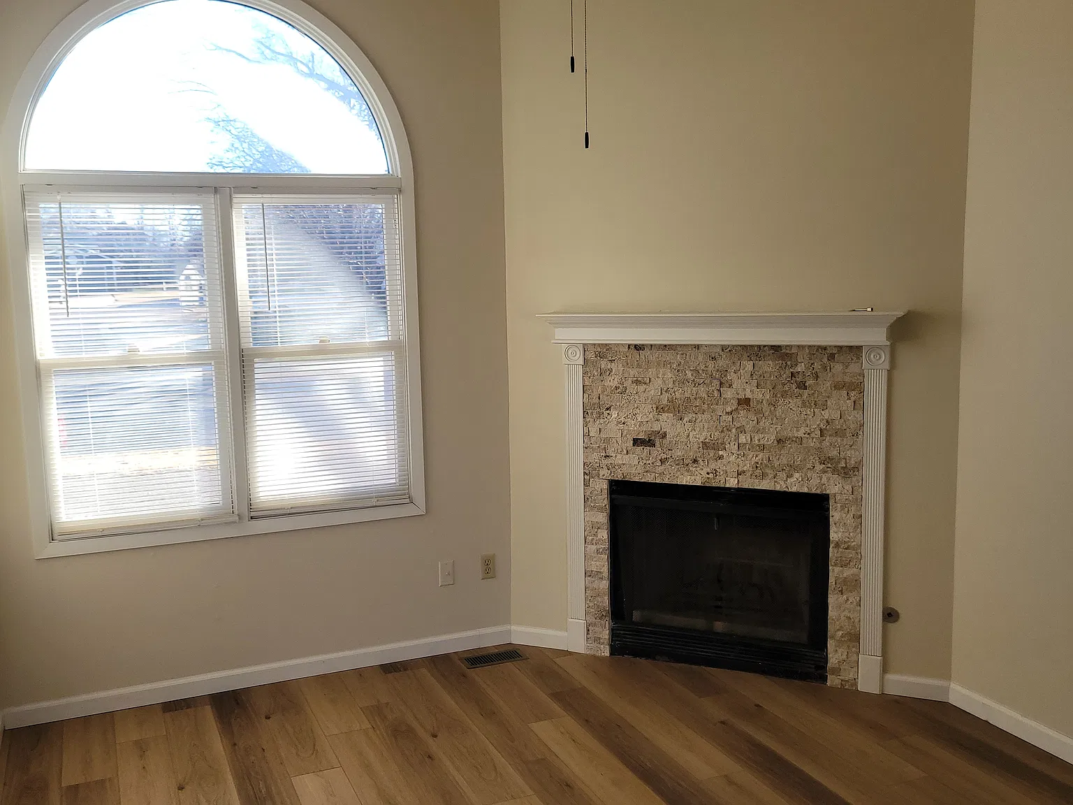 3 bed, 2.5 bath, 1600 sqft, $1,350 — Photo 3