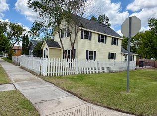 1002 Main St, Bottineau, ND 58318
