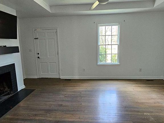 2nd image of 3198 Oakdale Rd