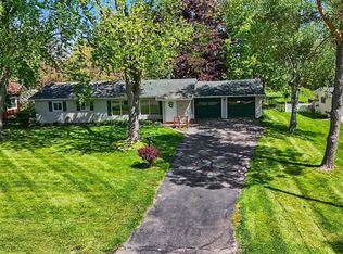 521 Rust Park Dr, Grand Blanc, MI 48439