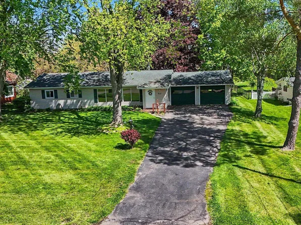 521 Rust Park Dr, Grand Blanc, MI 48439