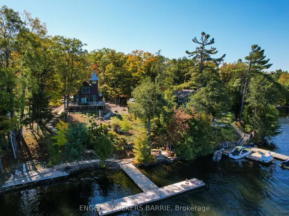 1669 Walkers Point Rd, Muskoka Lakes, ON P1P 1R2