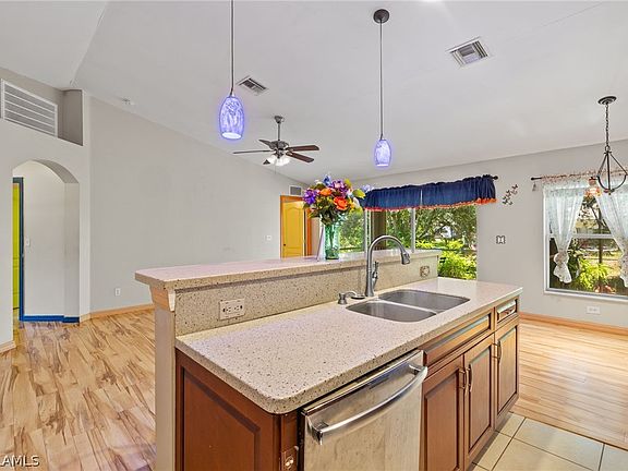 4th image of 6054 Lacota Ave