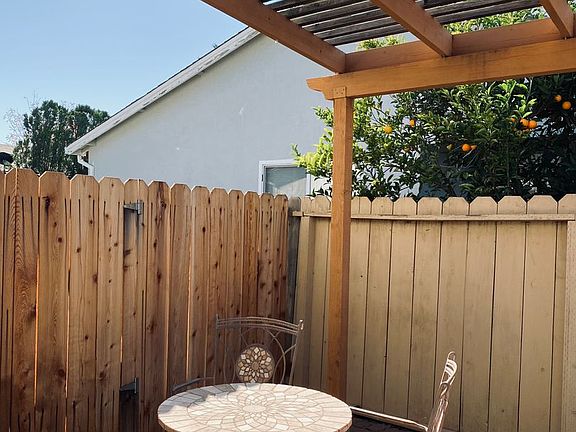 3rd image of 358 Yellowstone Dr