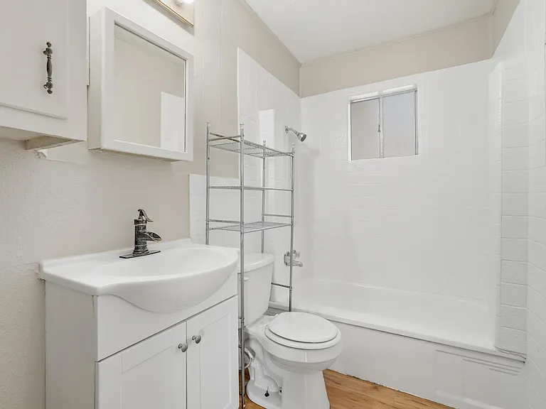 2034 Collins Ave — Photo 5