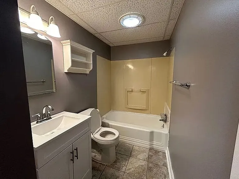 923 Vanderbilt St — Photo 16