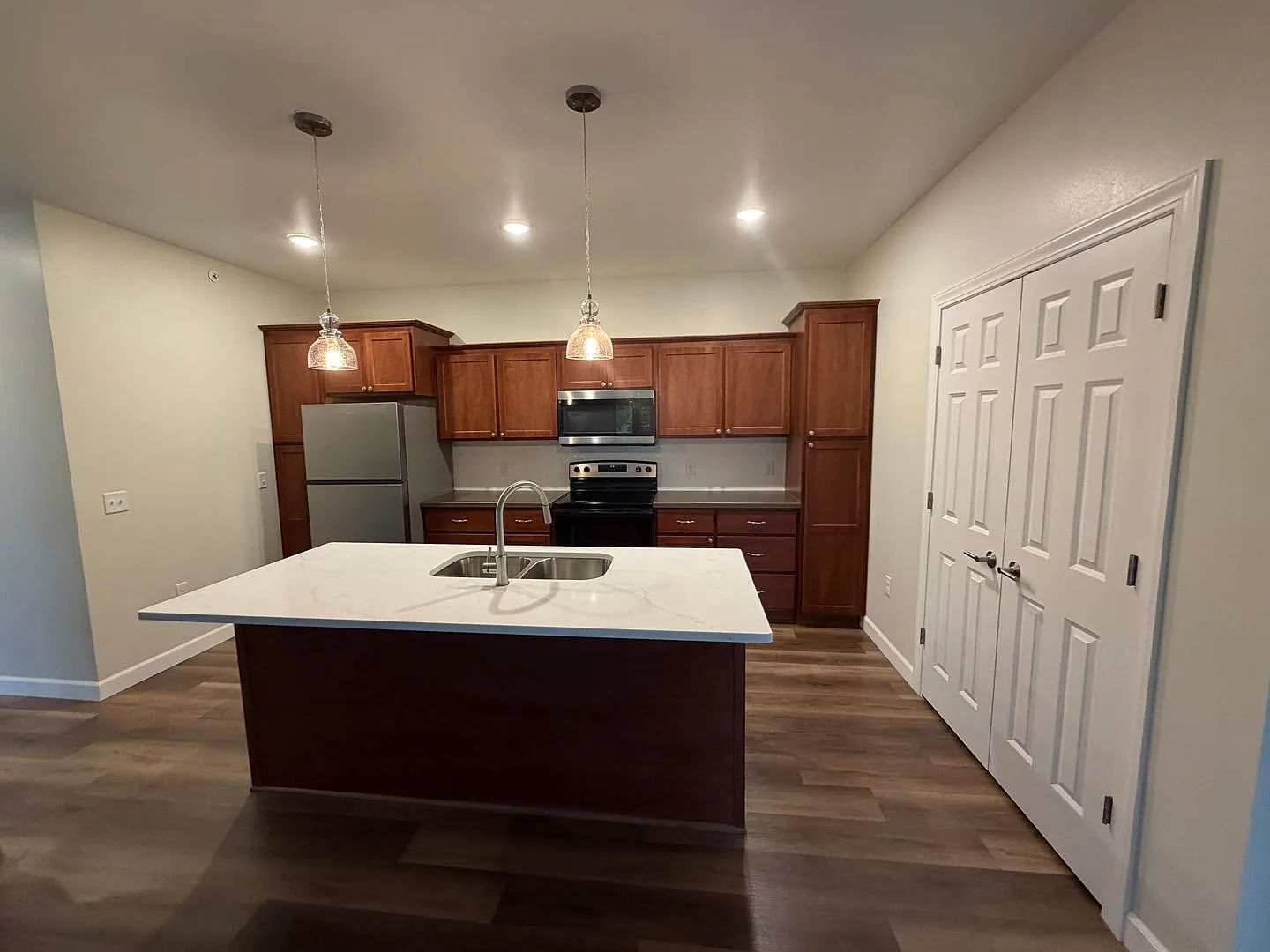 Luedke Apartments — Photo 4