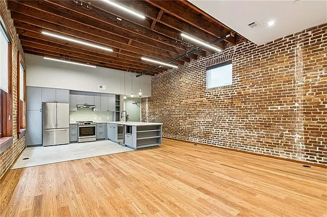814 Howard Ave #102 — Photo 5