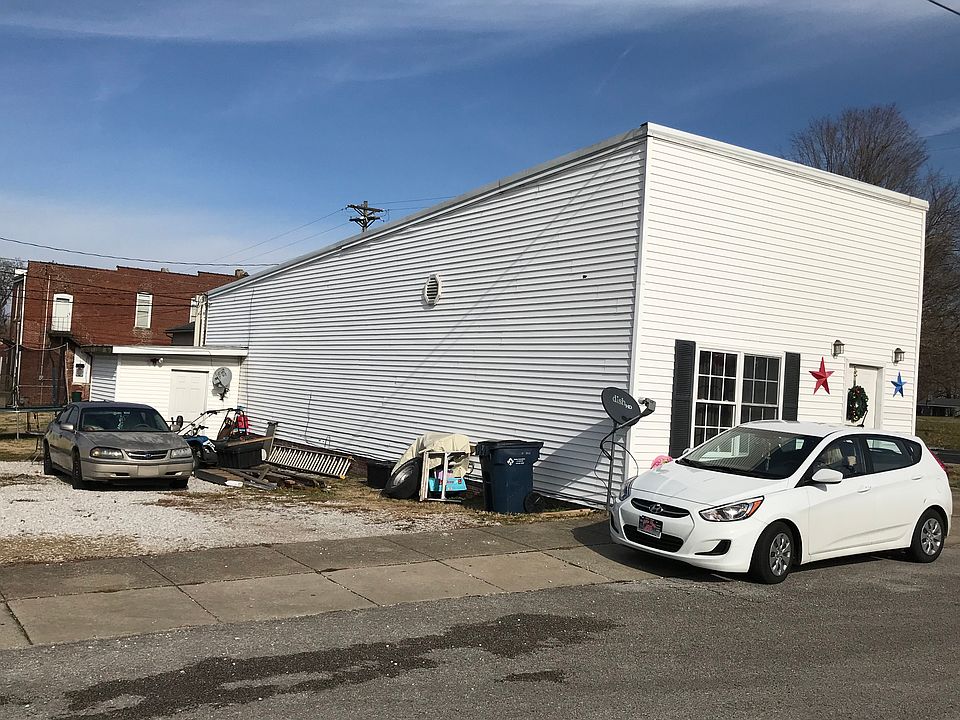 2nd image of 20 W 1st St
