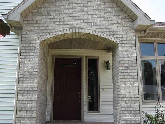 4th image of 702 Edgewater Dr