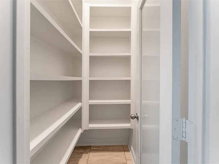 7623 Water Glen Ln — Photo 13
