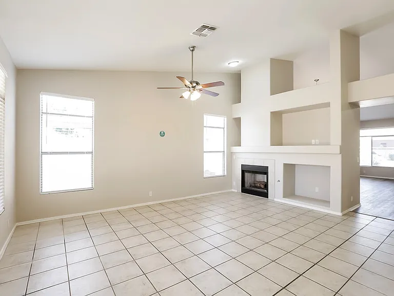 730 N Swallow Ln — Photo 3