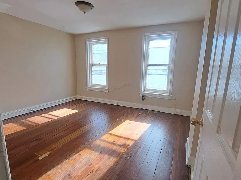 5917 Morton St — Photo 4