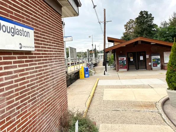 42-30 Douglaston Parkway image 19 of 27