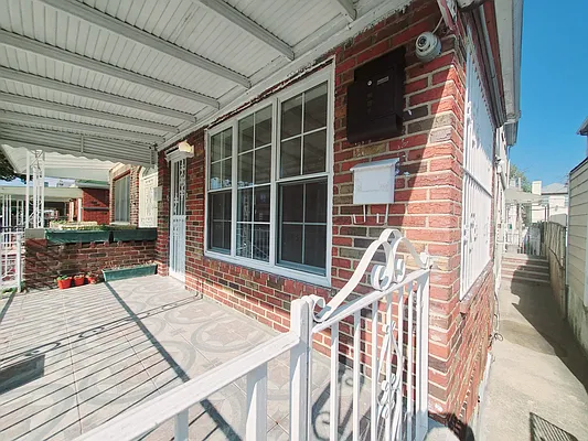 Rented by New York Dwellings LLC | media 10