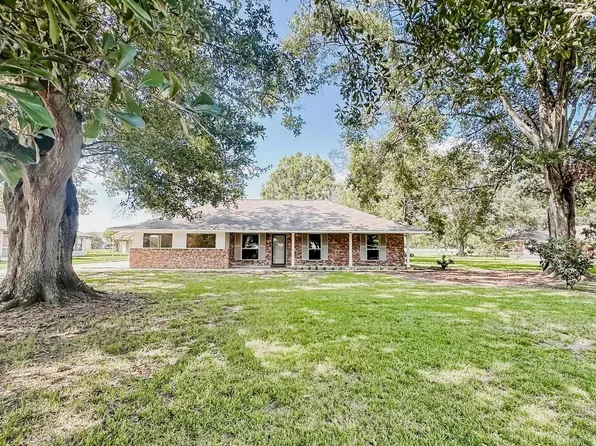 39512 Al Dr, Prairieville, LA 70769