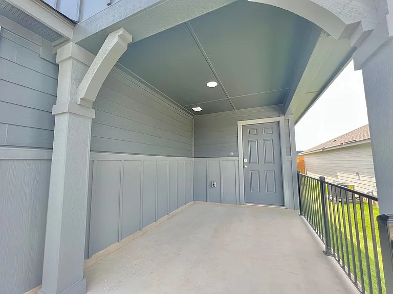 7303 Gilbert Dr — Photo 2