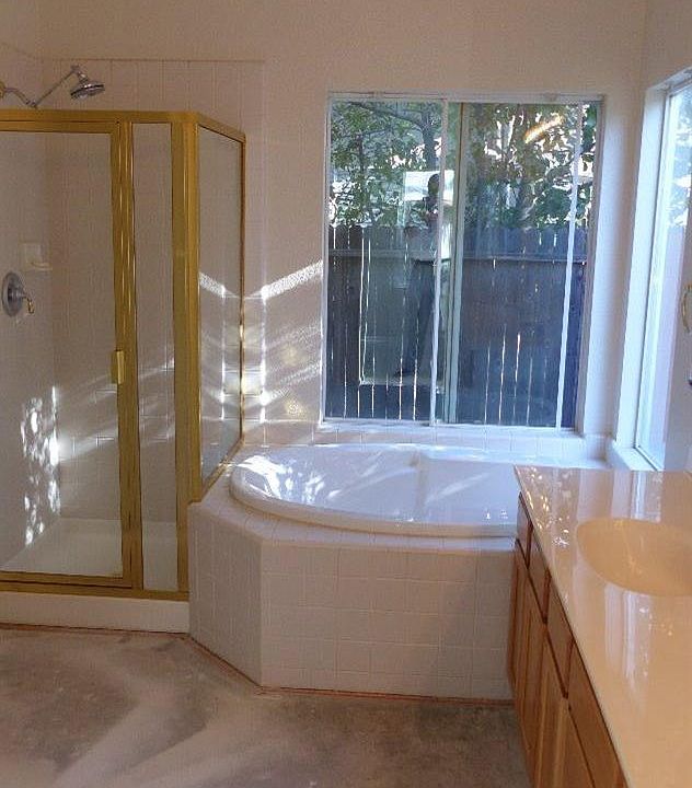 2nd image of 43 Camelot Ct