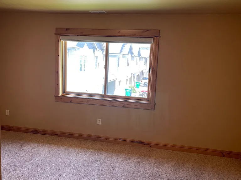 905 Saxon Way #D — Photo 31