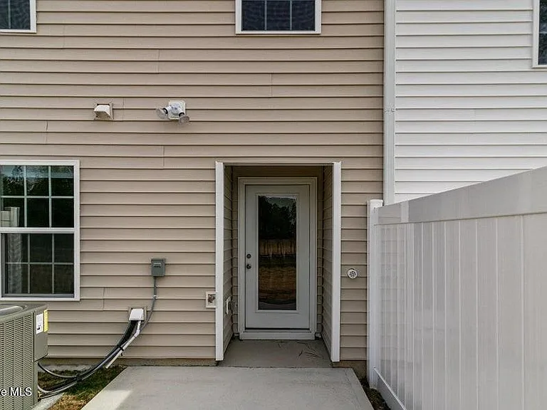 2305 Gracie Ln — Photo 23