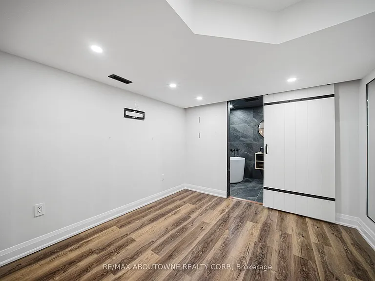3281 Post Rd — Photo 45