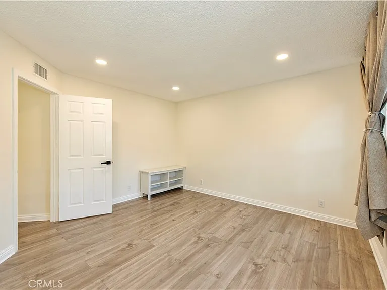 19 Alabaster — Photo 21