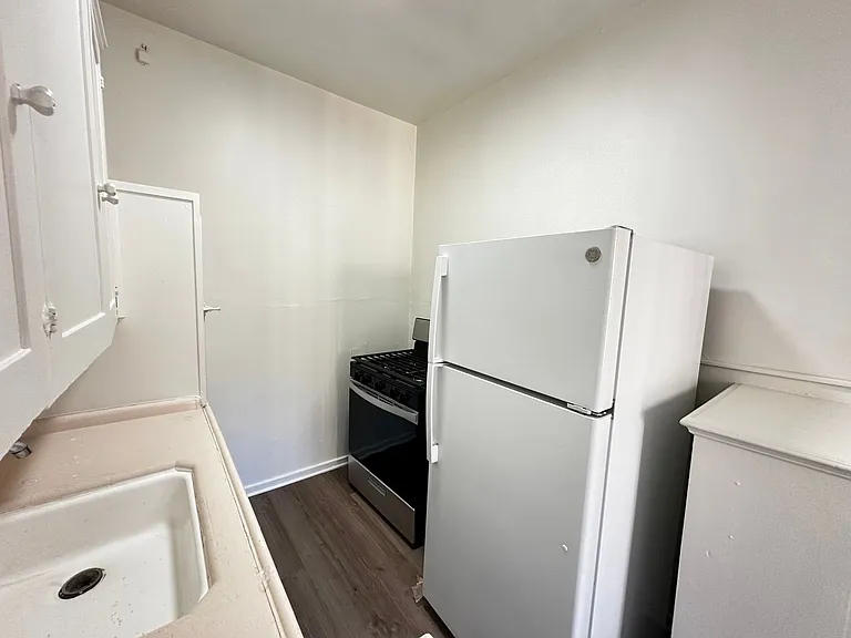 213 S Jackson St — Photo 14