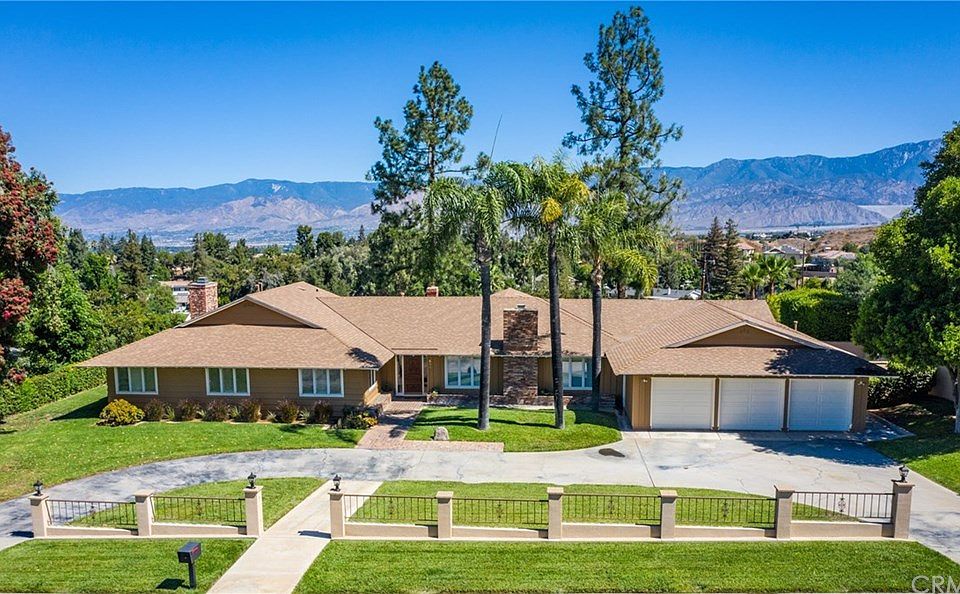 1st image of 633 E Mariposa Dr