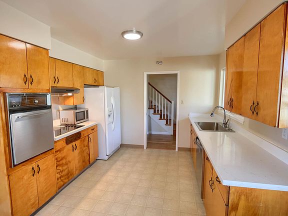 3rd image of 3705 Red Oak Way