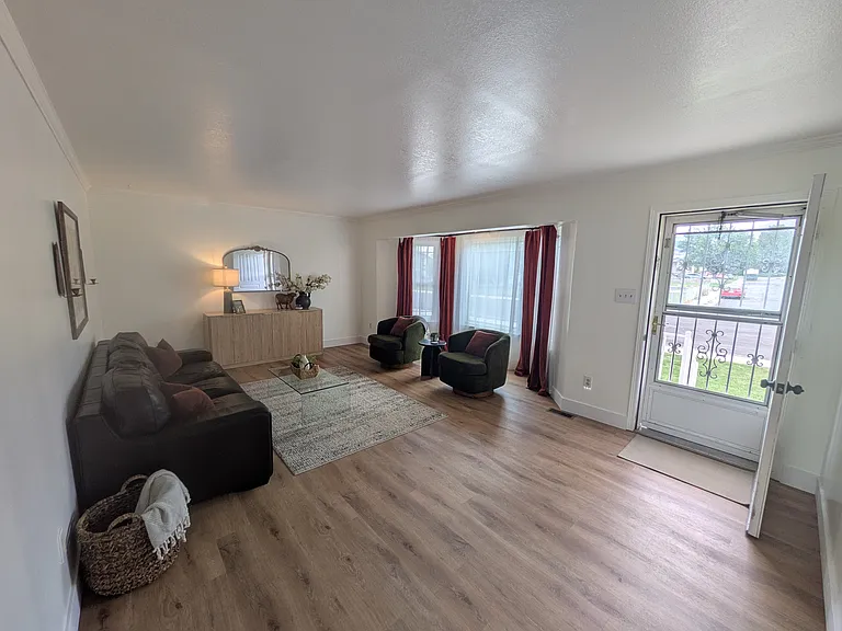 440 Cottonwood Ln — Photo 2