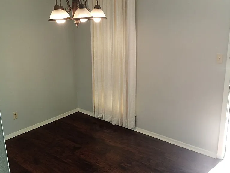 501 Cypress Ln — Photo 8
