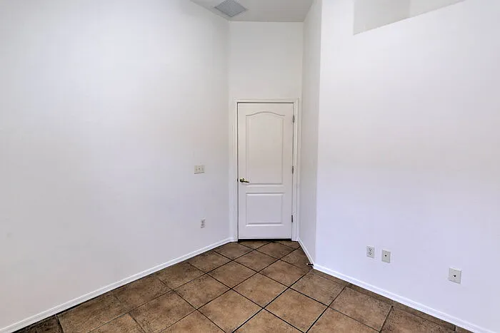335 E Calle Nacrita — Photo 23