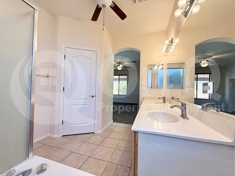 16609 S 16th Dr — Photo 2
