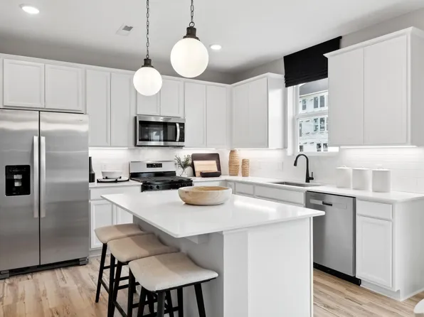 4867 Airlake Dr, Woodbury, MN 55129