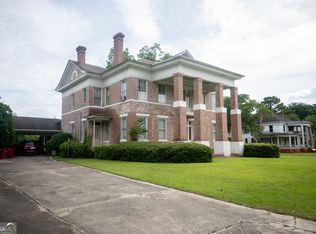 35 Kibbee St, Hawkinsville, GA 31036