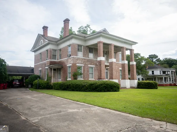 35 Kibbee St, Hawkinsville, GA 31036
