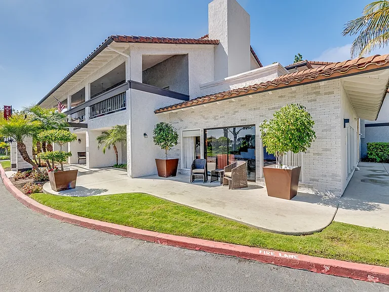 Encinitas Senior Living - 55+ Active Adult Apartments — Photo 10