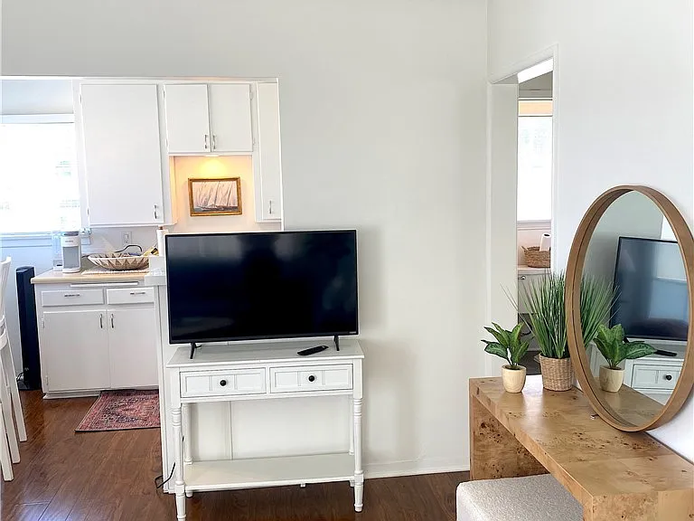 720 Narcissus Ave — Photo 19
